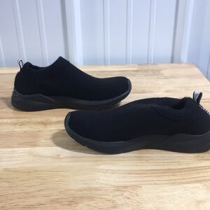New NB Woman’s Bob by Skechers Memory Foam Knit Shoes